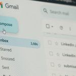 Interface de messagerie Gmail avec la boîte de réception, illustration des pixels de suivi dans les emails