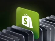 Icône verte de Shopify mise en avant parmi une rangée de tuiles sombres