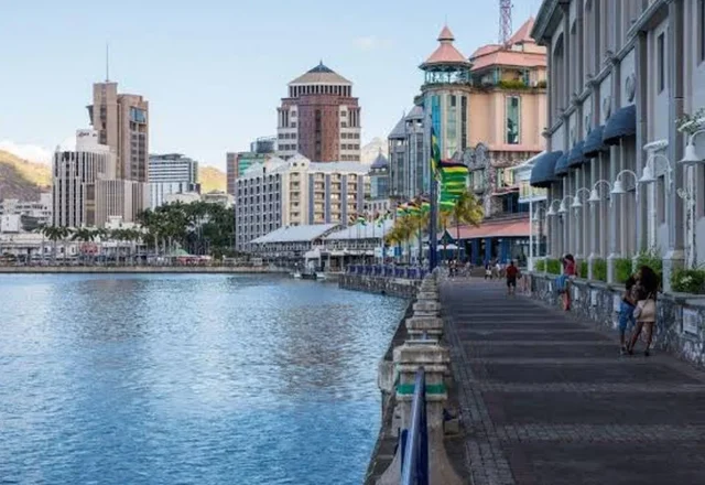 Front de mer de Port-Louis, à Maurice, île touchée par une crise de l’eau qui interroge la continuité des sites BPO