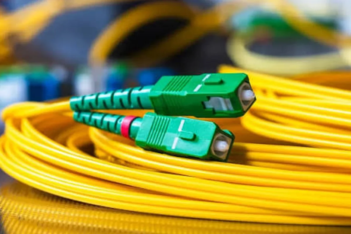 Câbles de fibre optique illustrant l’interconnexion des réseaux du Sénégal et du Mali et la redondance d’un prestataire BPO
