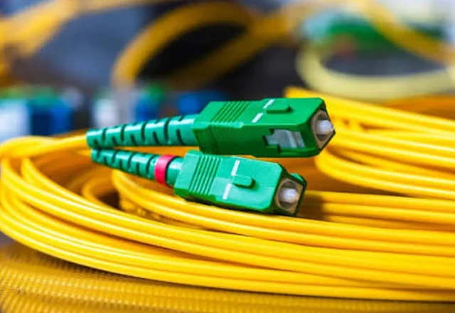 Câbles de fibre optique illustrant l’interconnexion des réseaux du Sénégal et du Mali et la redondance d’un prestataire BPO