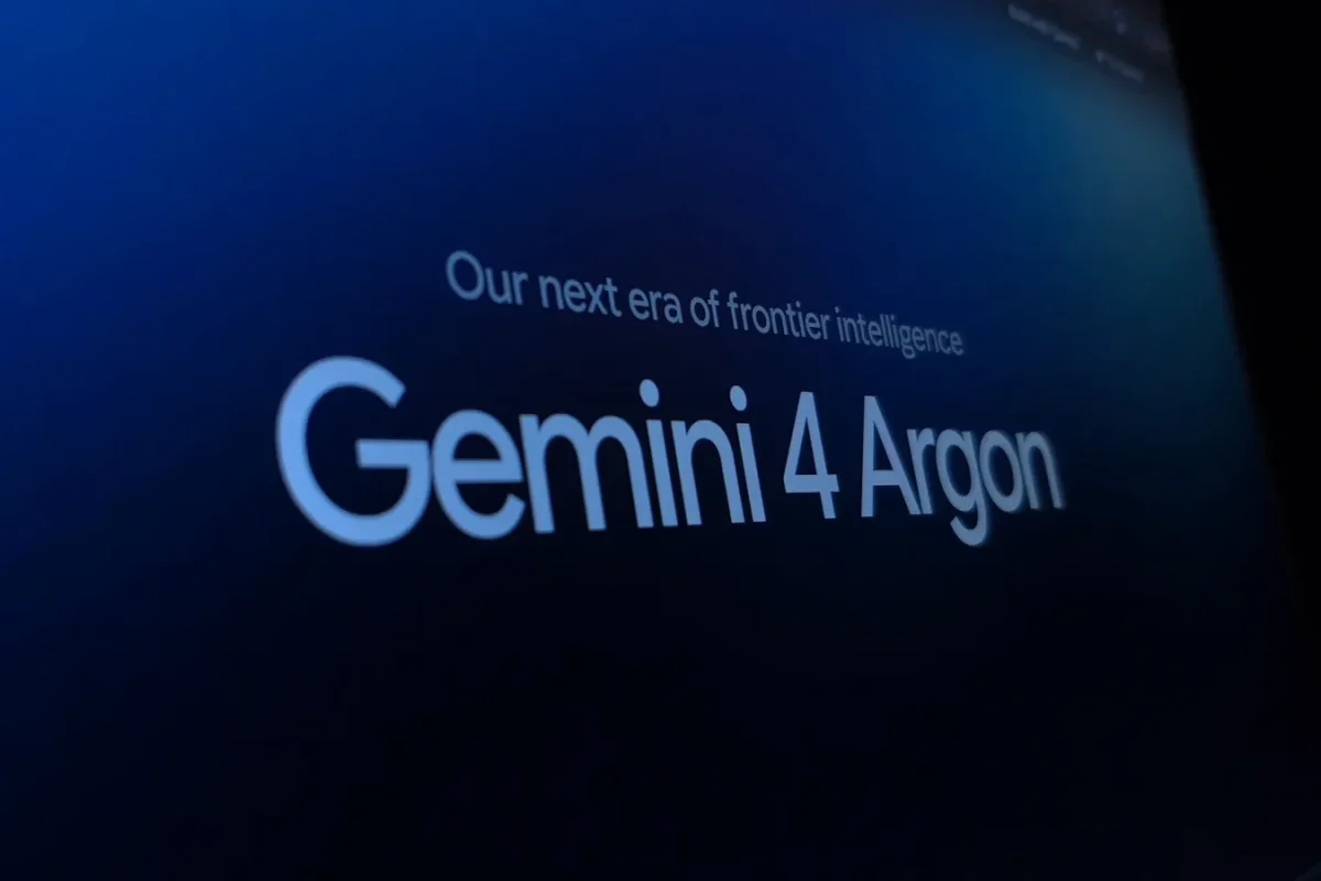 Écran affichant l’inscription « Gemini 4 Argon » sur un fond bleu nuit